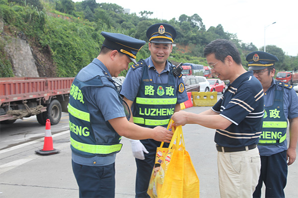 送清凉.jpg?x-oss-process=style/sim