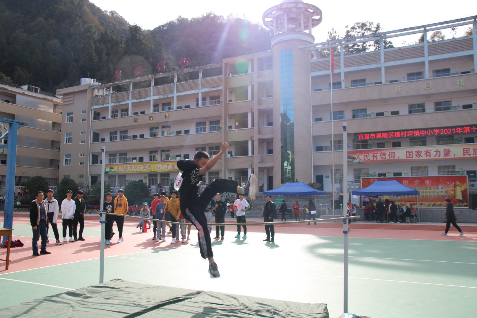 樟村坪镇中小学举行第五届田径运动会