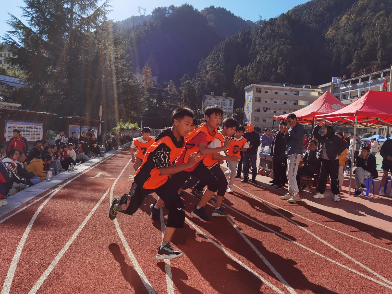 樟村坪镇中小学举行第五届田径运动会